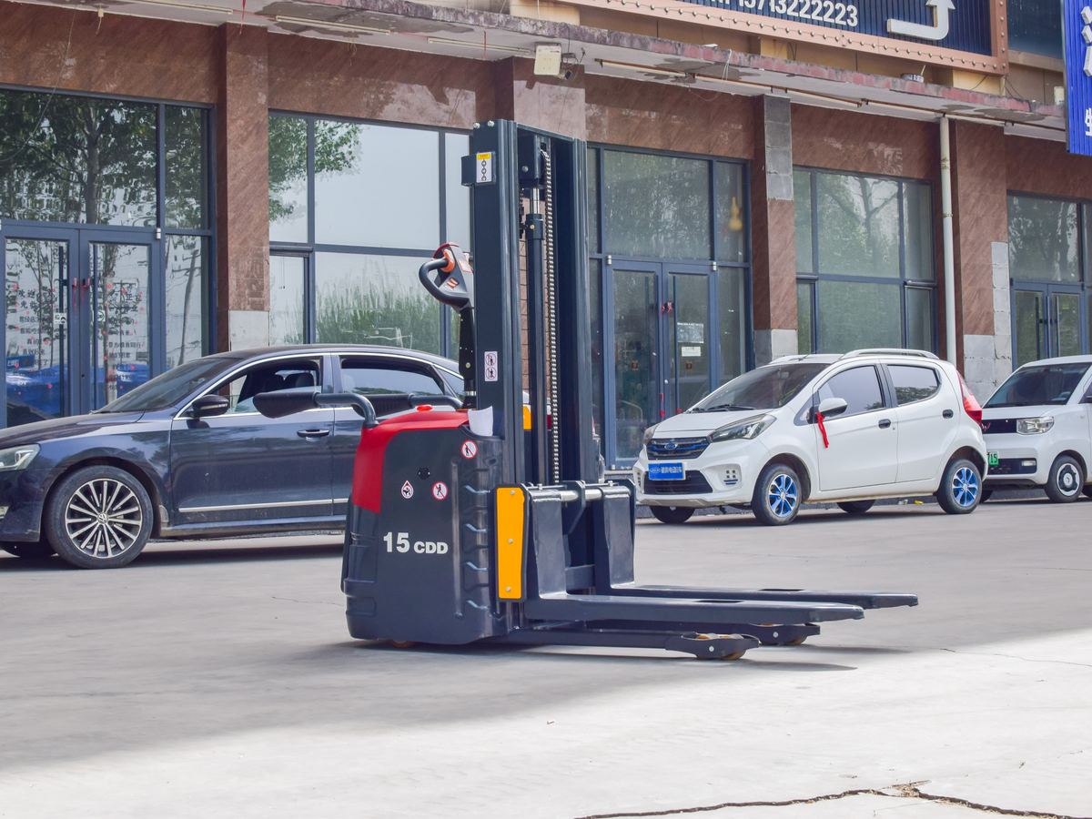 HG-CDD15 1.5Ton Electric Pallet Stacker 2