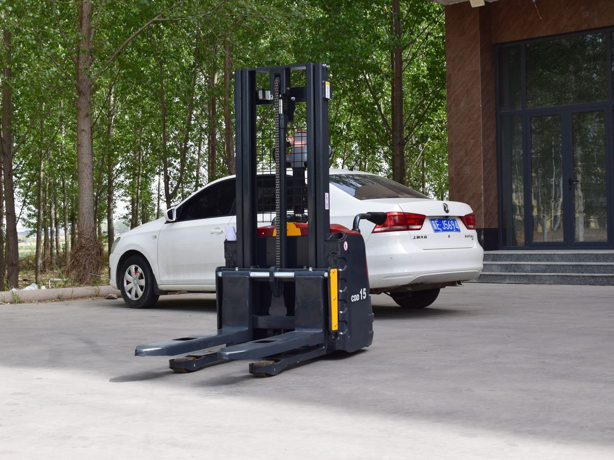 HG-CDD15 1.5Ton Electric Pallet Stacker 3